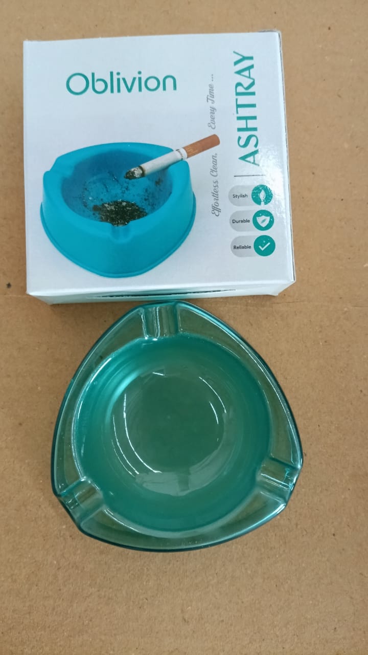 Oblivion Heavy-Duty Transparent Plastic Ashtray with Triple Rest Slots – Anti-Slip Base (1 Pc)