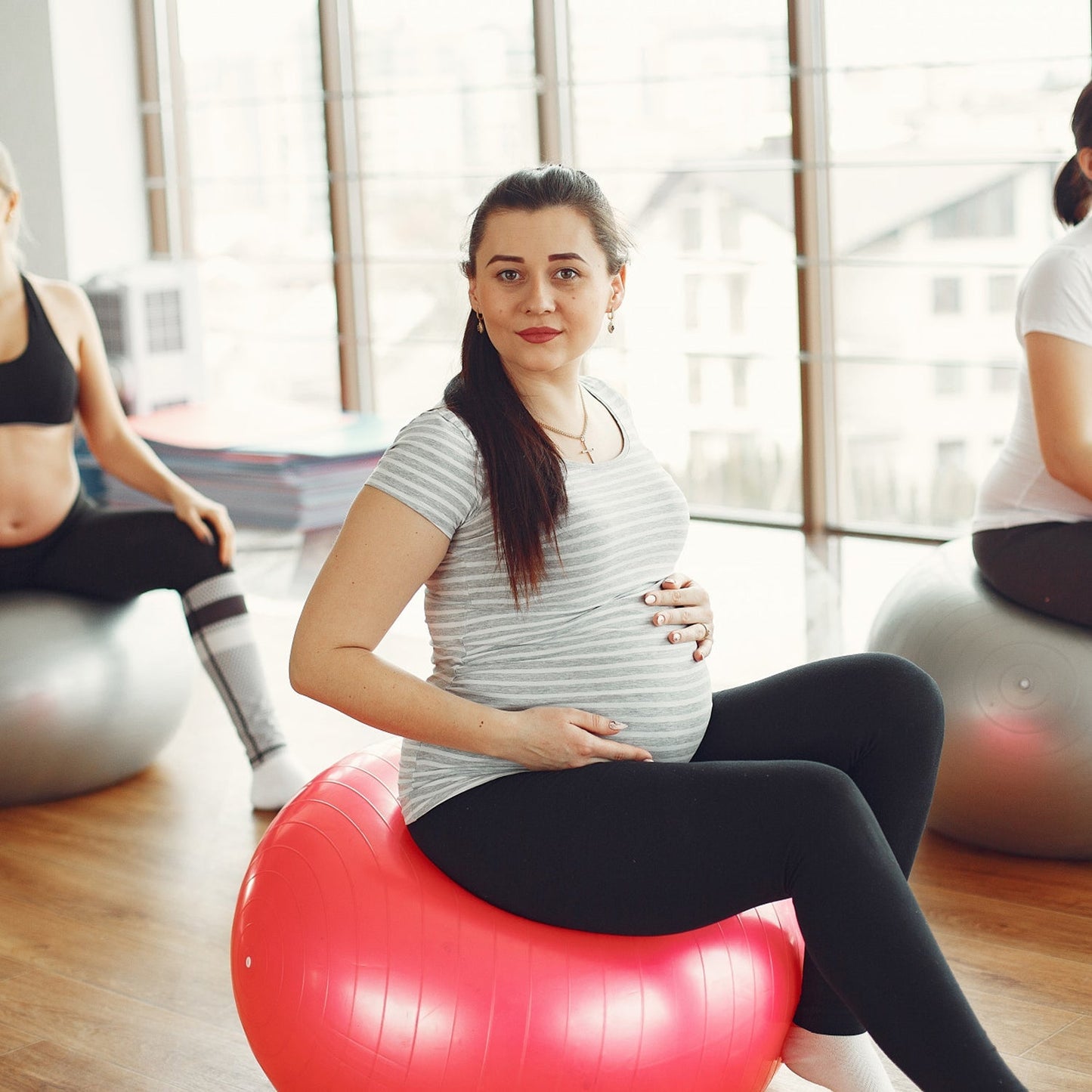 Anti Burst 65 cm Exercise Ball with Inflation Pump, Non-Slip Gym Ball, for Yoga (1 Pc / Mix Design & Color)