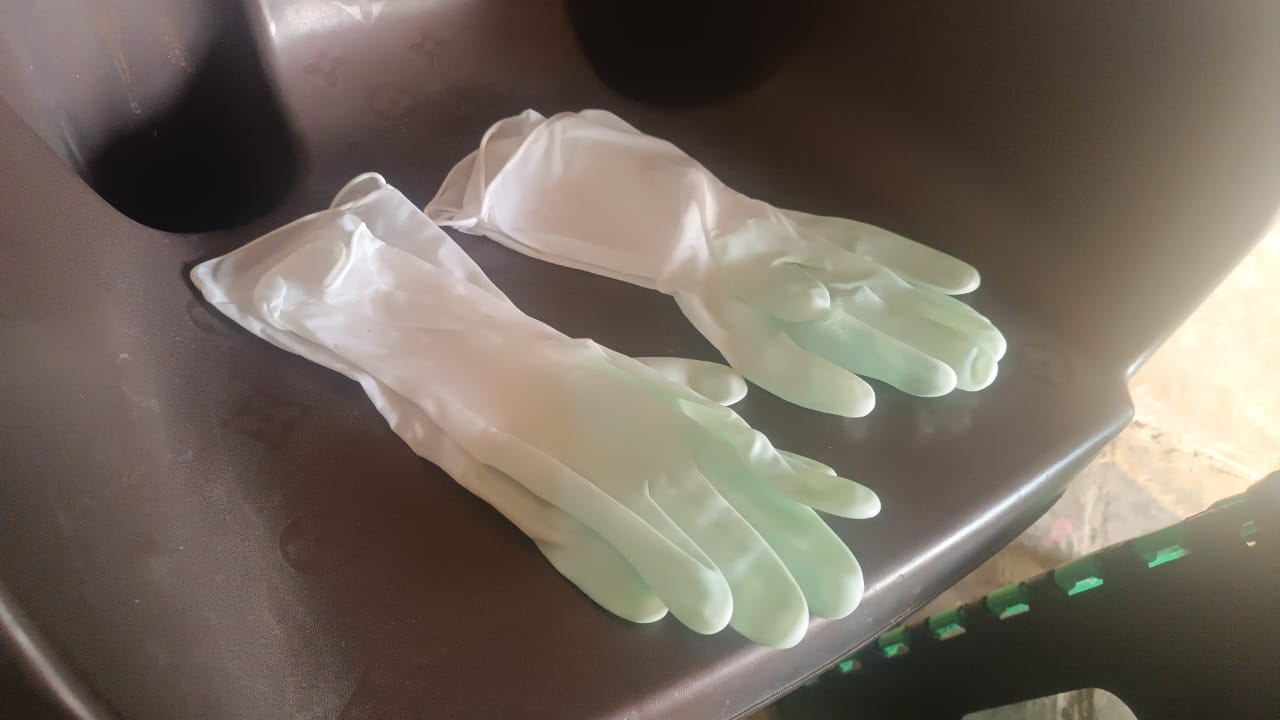 2 pair med yellow gloves For Types Of Purposes Like Washing Utensils, Gardening And Cleaning Toilet Etc.